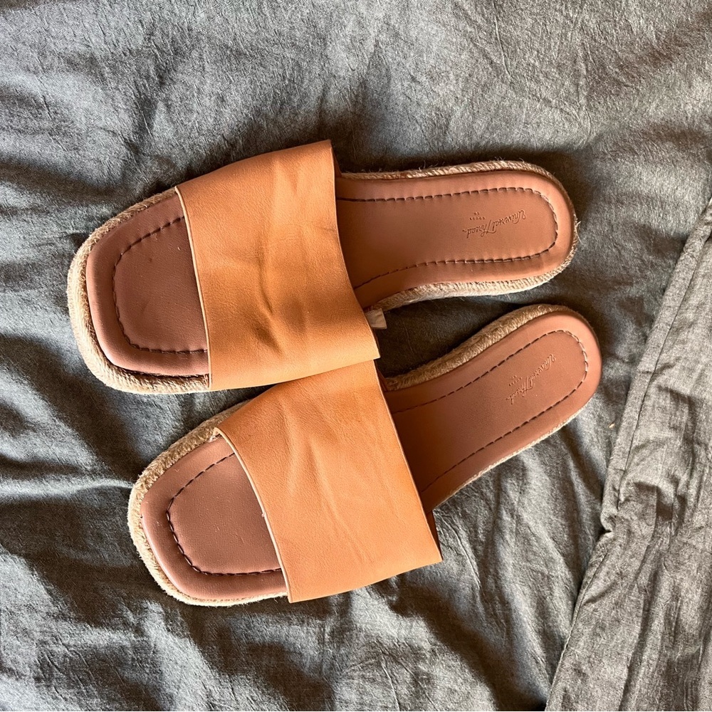 Universal Thread Womens Brown Leather Slide Sandals - Picture 2 of 4